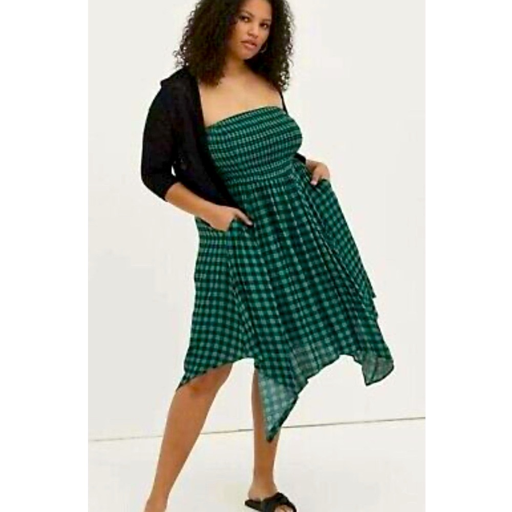 Torrid Hanky Hem Dress with Pockets size 18-20